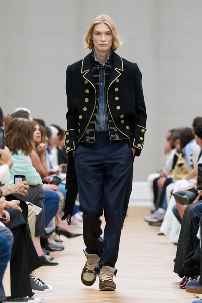 Look 46